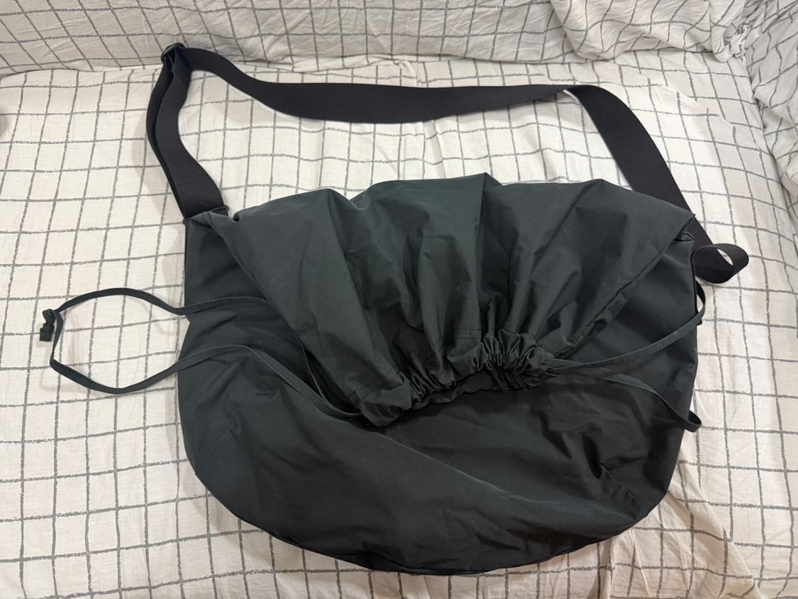 유니클로 U 드로우 스트링백 블랙 상품이미지1