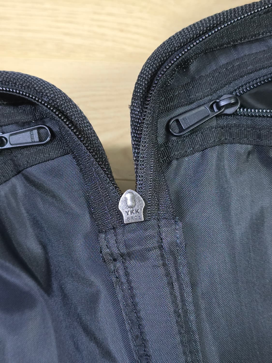 이스트팩 블랙 트렌쉘 캐리어 여행용 가방 M 상품이미지10