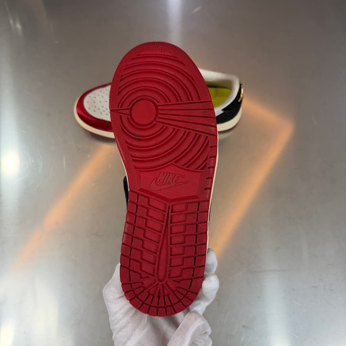 [리오브] 나이키 조던1 X 트로피 룸 레트로 세일 레드 로우 스니커즈 상품이미지4