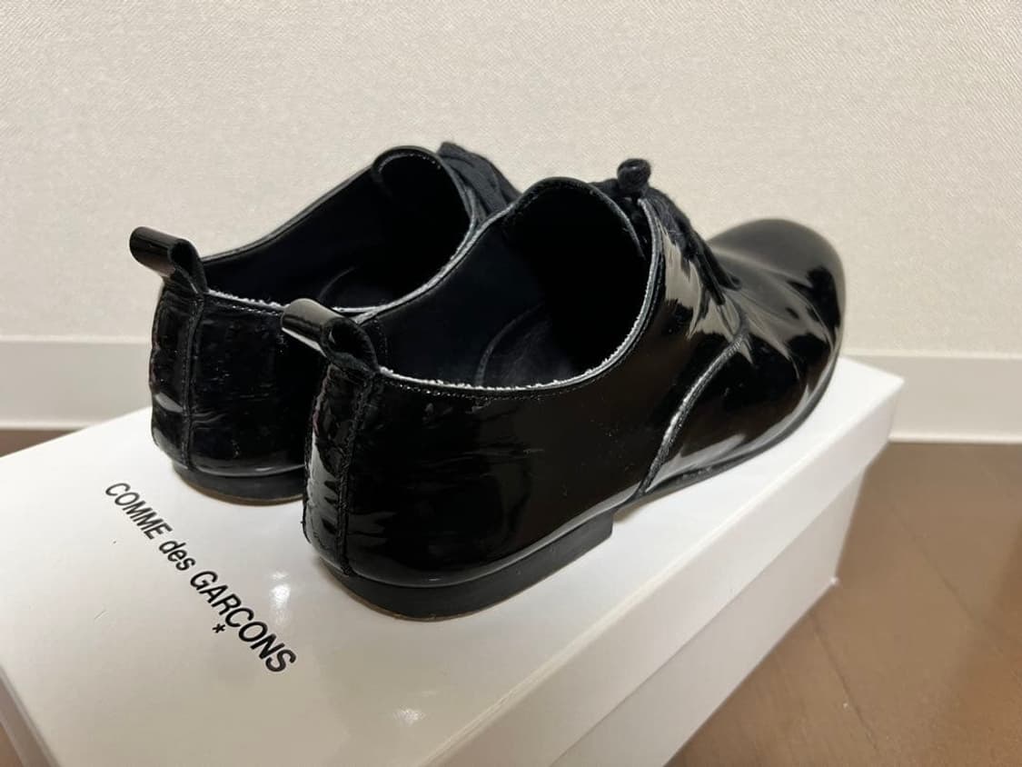 꼼데가르송 트리콧 에나멜 플레인토 더비슈즈 상품이미지3