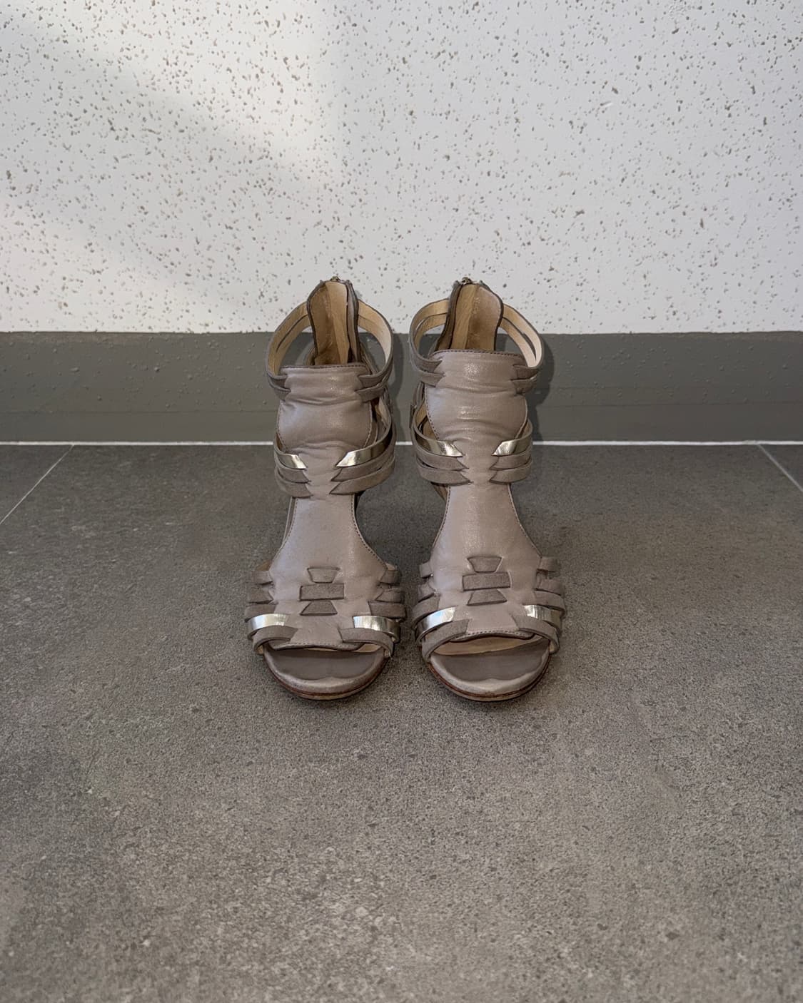 Jimmy Choo beige open toe strap pumps 상품이미지5