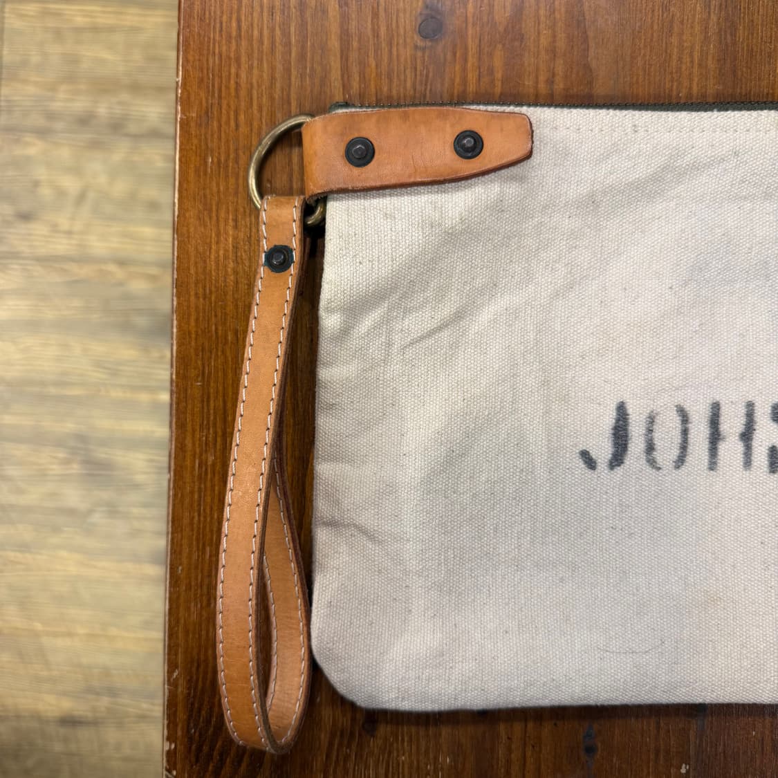 존슨 JOHNSON 캔버스 파우치 (레더 스트랩) 상품이미지3