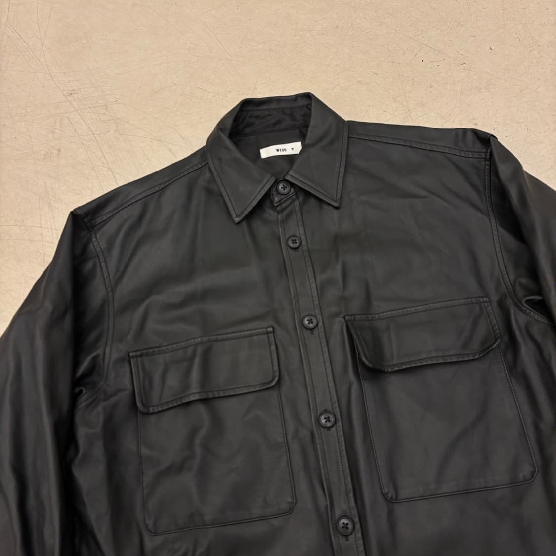 위고 블랙 레더 셔츠 상품이미지2