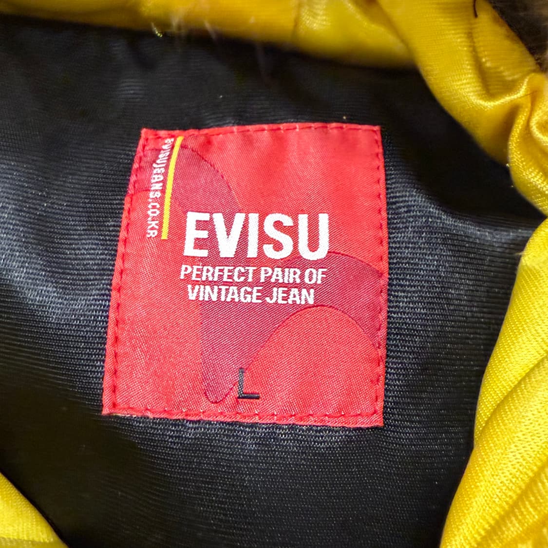 에비수 블랙 옐로우 백로고 포인트 퍼 숏패딩 상품이미지6