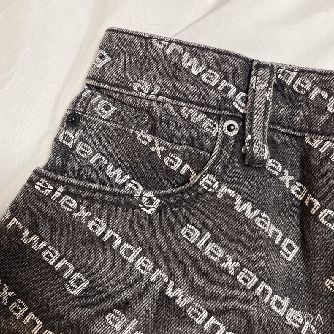 알렉산더왕 로고 데님 반바지 블랙 상품이미지2