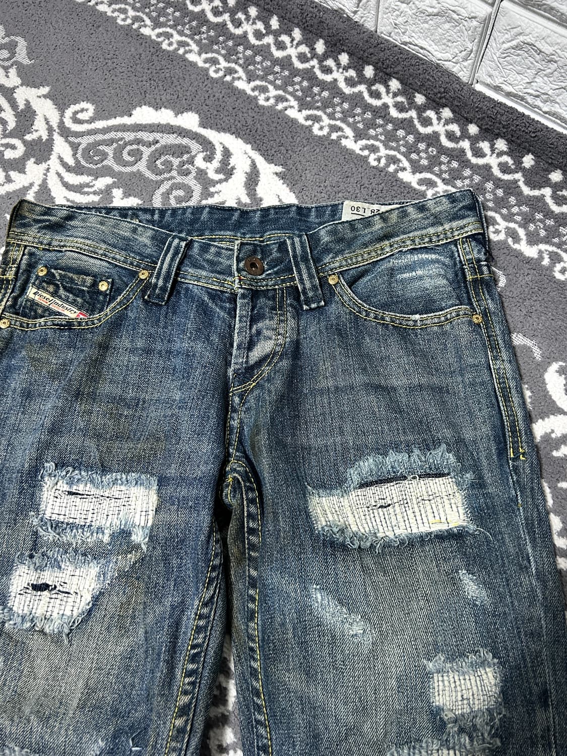 디젤 하드 스티치 디스트레스드 데님 팬츠 상품이미지2