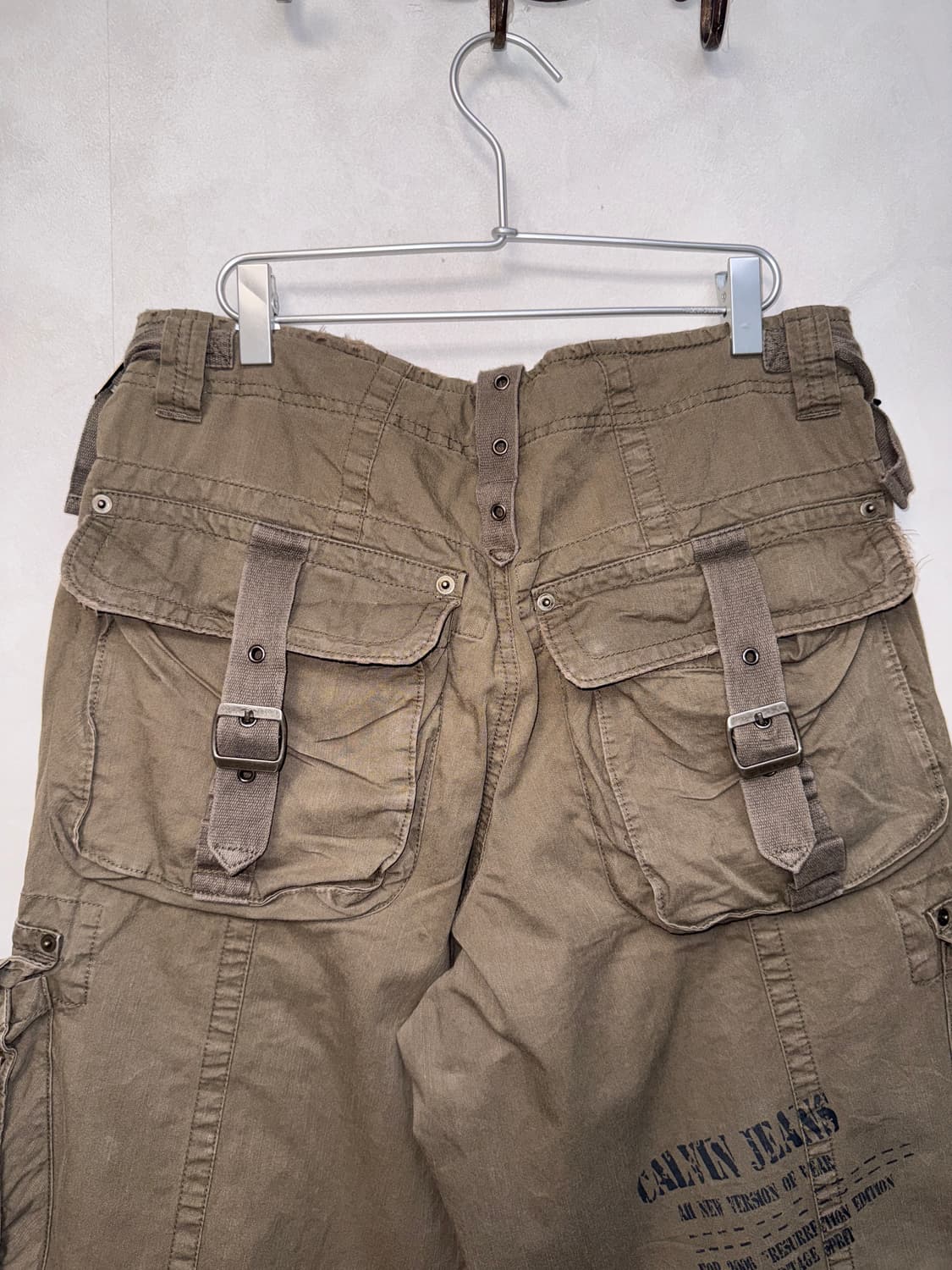 Ash brown buckle pocket lettering 카고반바지  상품이미지5