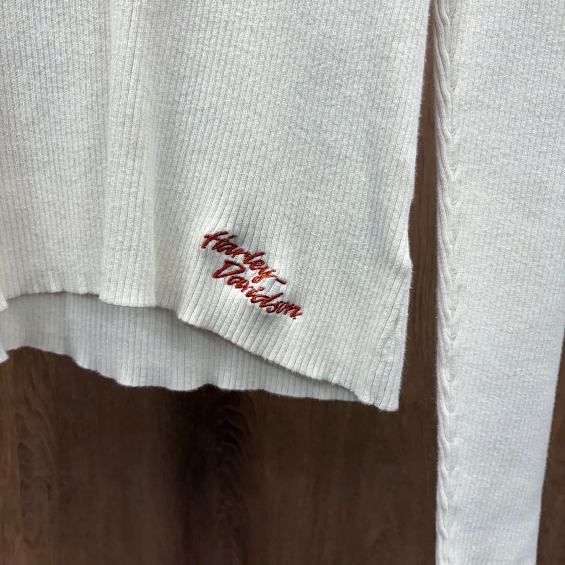 할리데이비슨 슬림핏 모크넥 긴팔 골지 니트 로고 자수 디테일 아이보리 상품이미지6