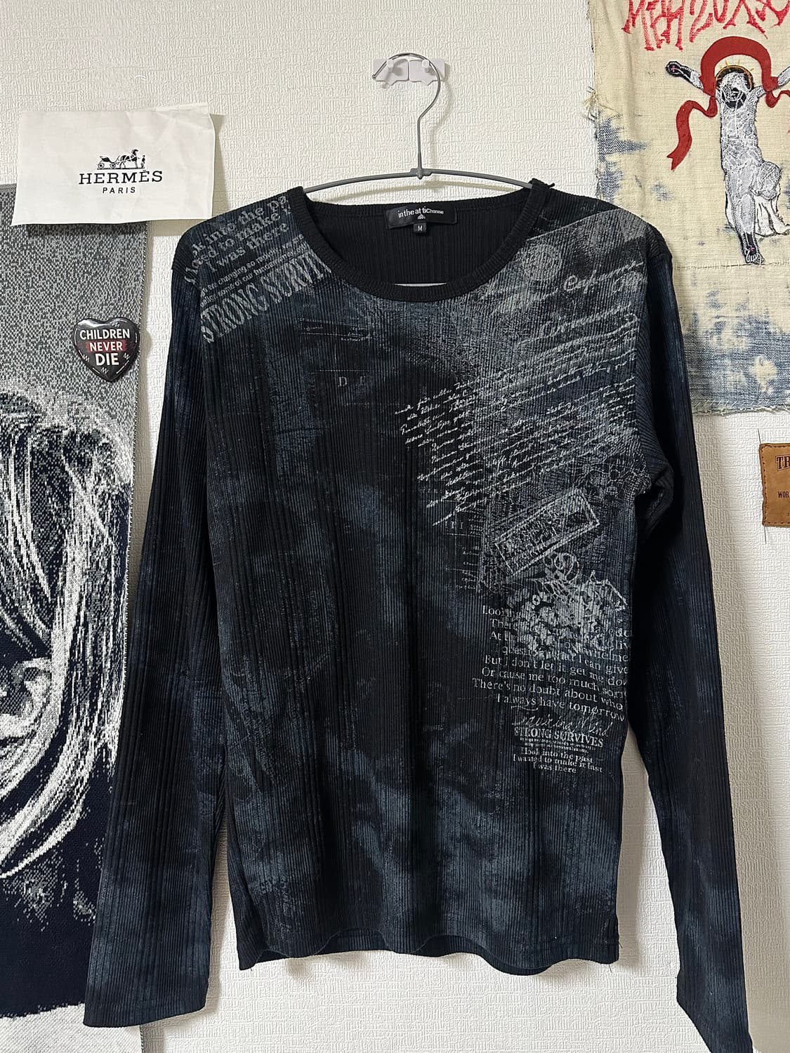 in the attic homme 아카이브 그래픽 텍스처 롱슬리브c 상품이미지1