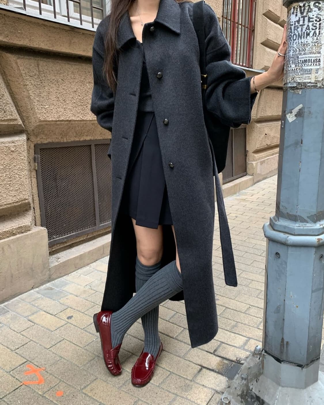 포스터 세라믹 벨트 싱글 카라 롱 핸드메이드 코트 차콜 상품이미지1