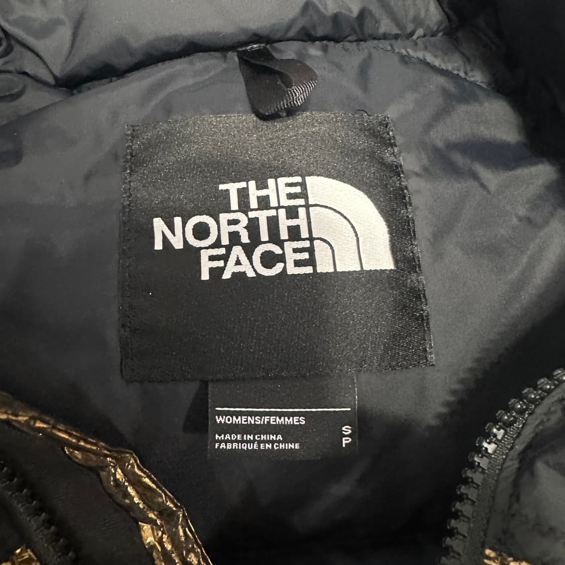 노스페이스 골드 유광 패딩 조끼 상품이미지4