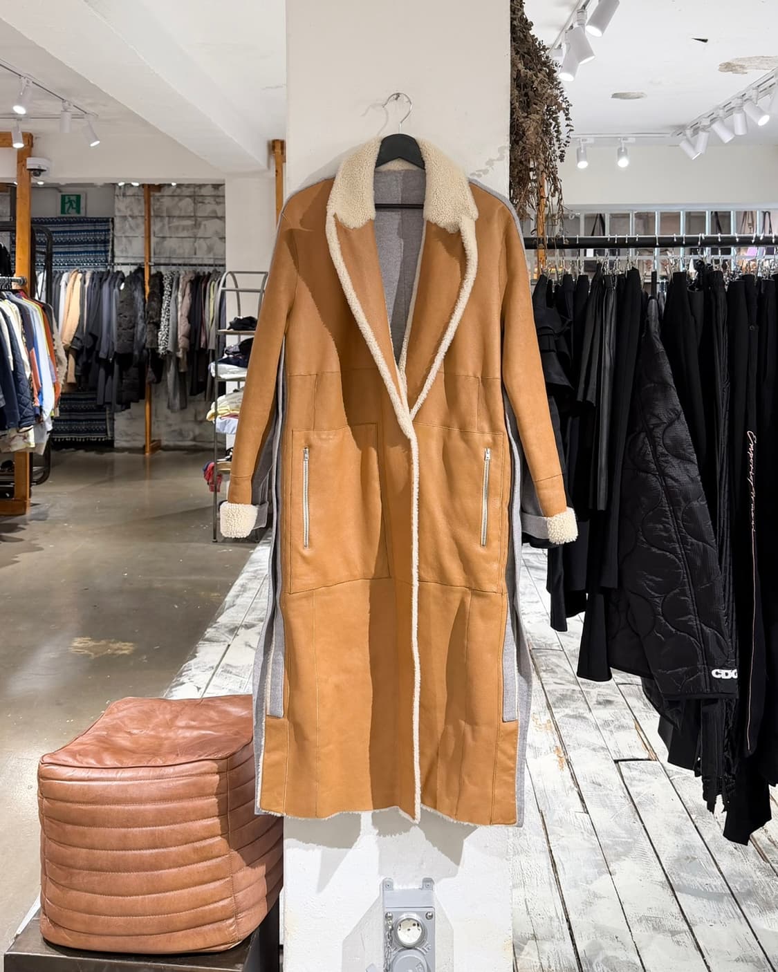 분더샵 브라운 그레이 리버서블 시어링 롱 코트 상품이미지1