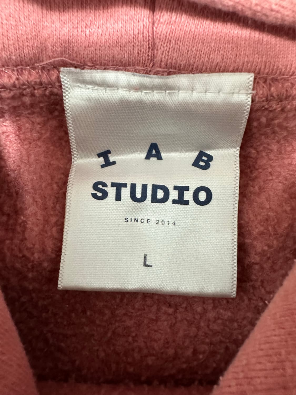 IAB 아이앱 스튜디오 핑크 후드티 상품이미지5
