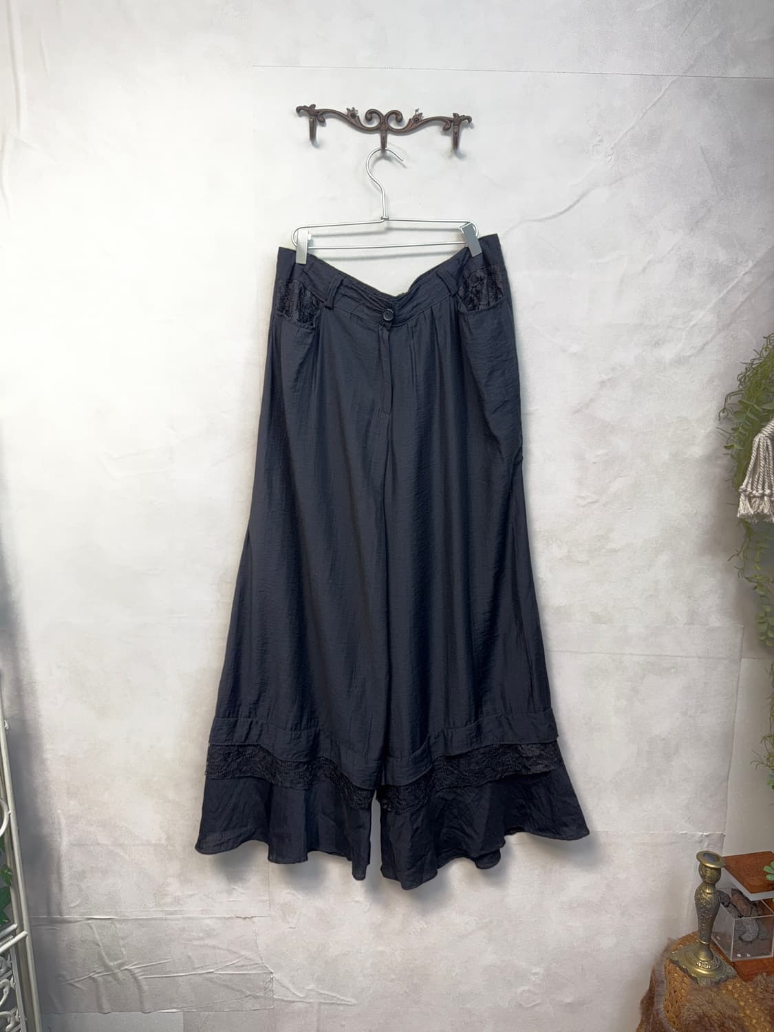 Black floral lace detail wide skirtpants 상품이미지1