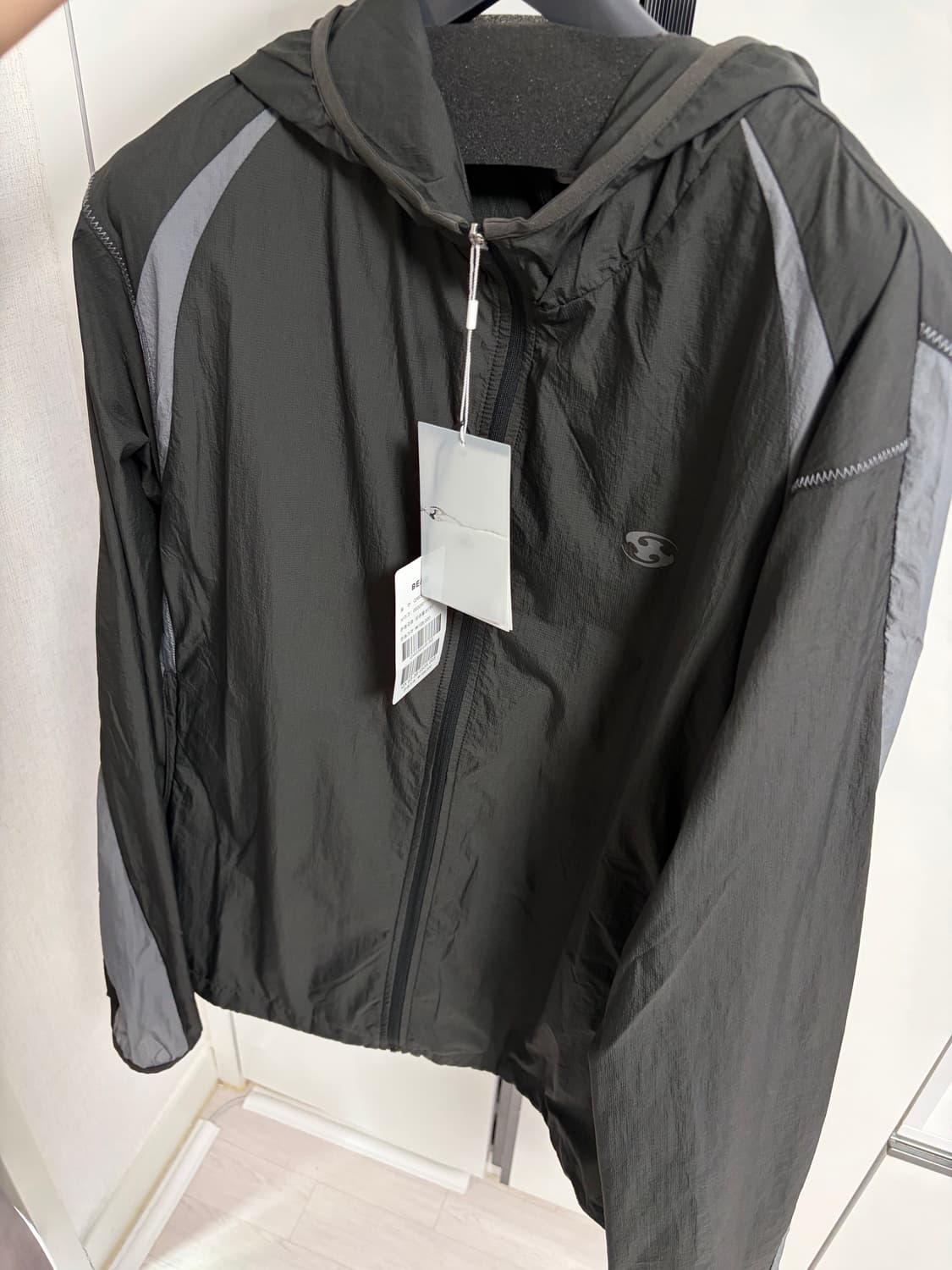 새상품)26ss 산산기어 패널드 지켓 바람막이 상품이미지1