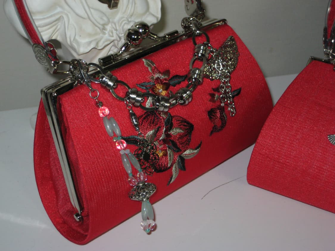 오리엔탈 레드 자수 도트 클러치백 체인메이드 상품이미지5