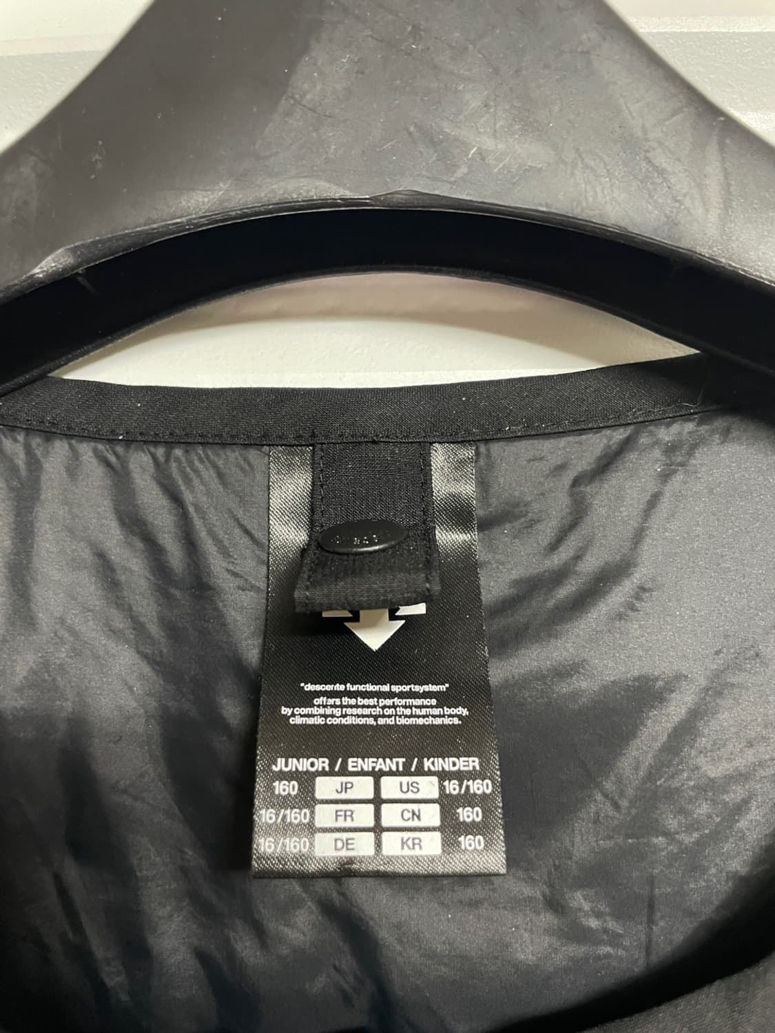 데상트 집업 조끼 상품이미지4