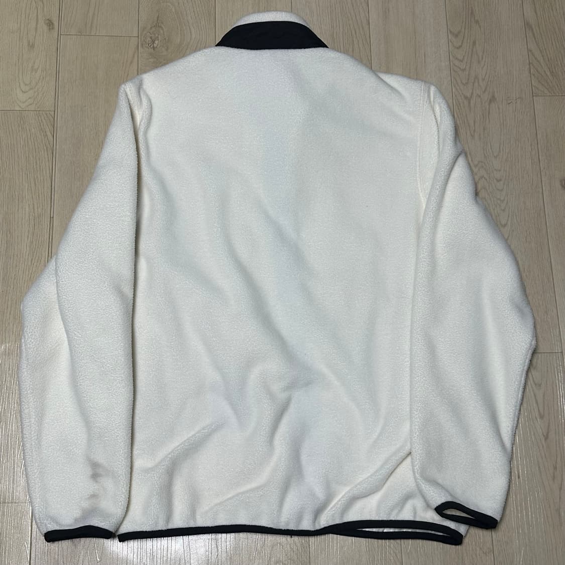 내셔널지오그래픽 화이트 후리스 집업 상품이미지3