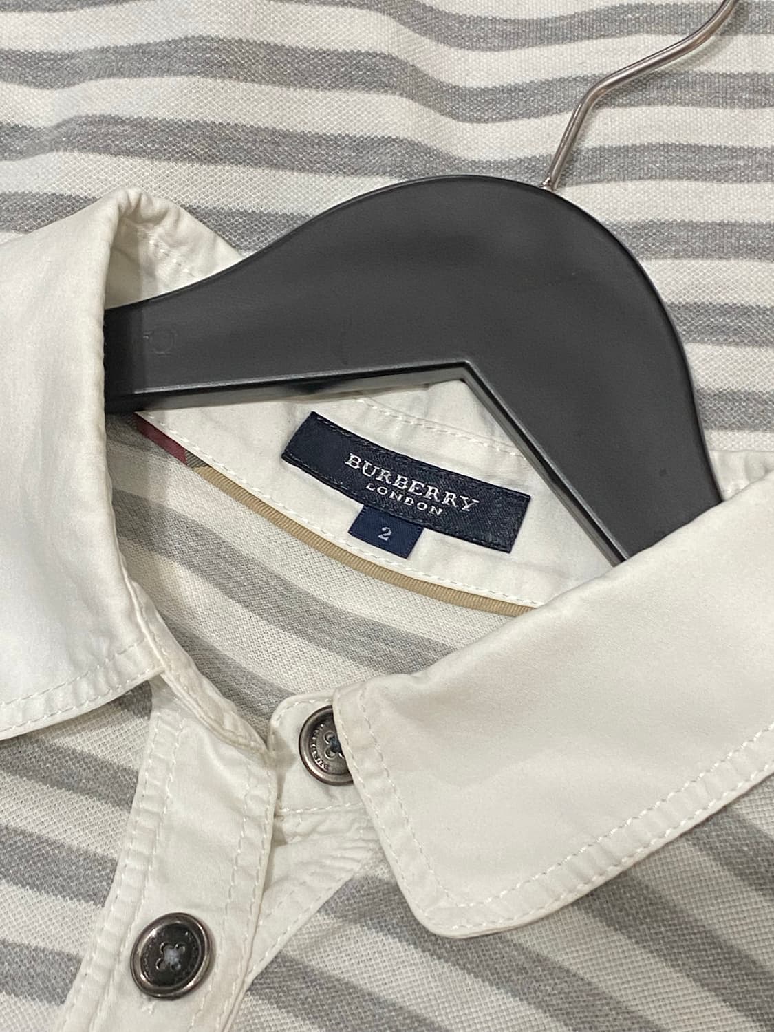 Burberry 로고 자수 스트라이프 반팔티셔츠 상품이미지7