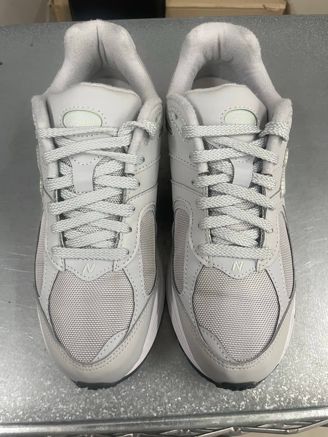 뉴발란스 2002R 그레이 화이트 240 상품이미지5