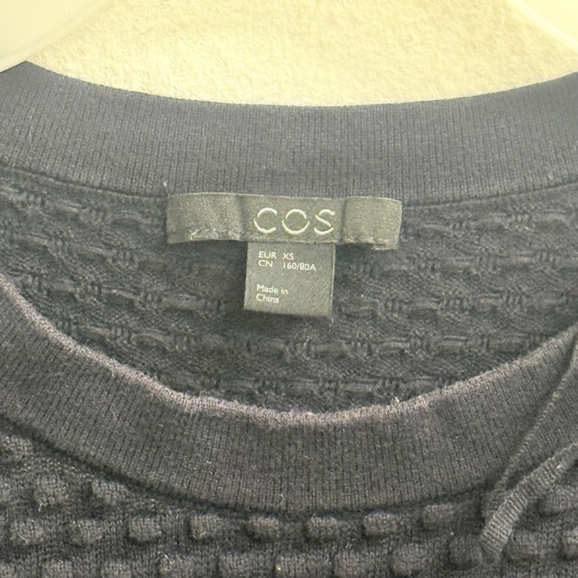 COS 엠보 텍스처 스웨터 블랙 xs 상품이미지2