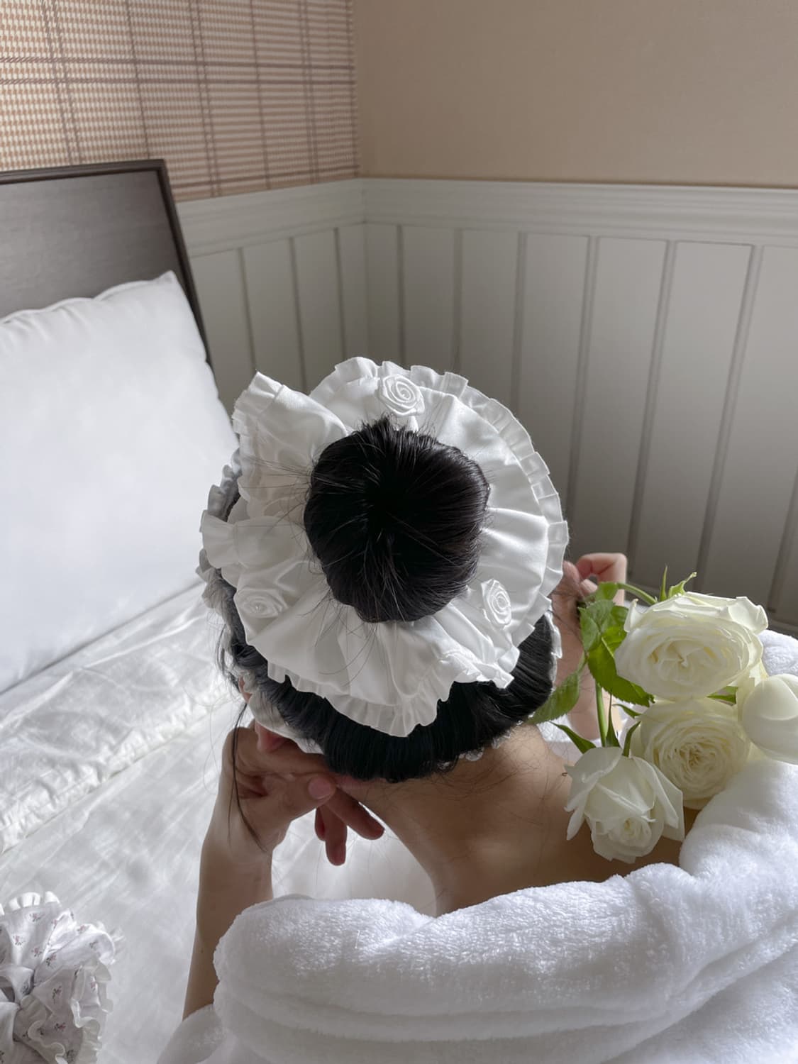 ATTA / Winter rose scrunchie (White) 상품이미지4