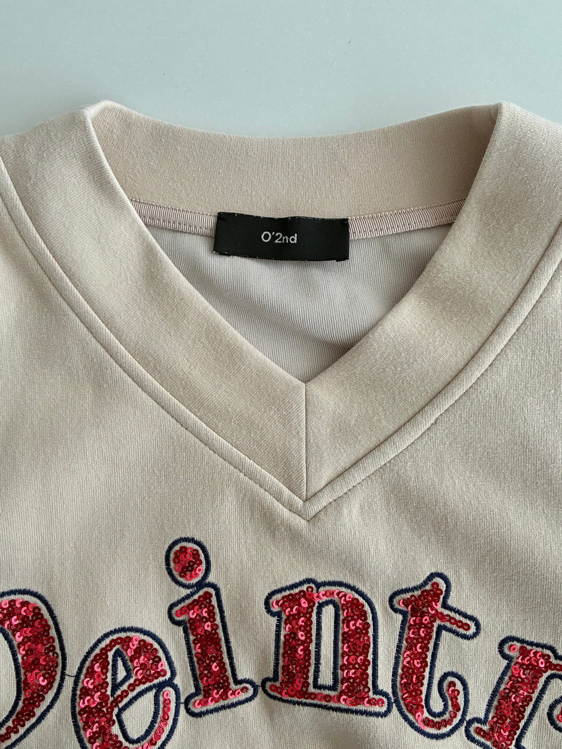 82-94-160) 한섬 오즈세컨 브이넥 크롭 맨투맨 베이지 상품이미지4