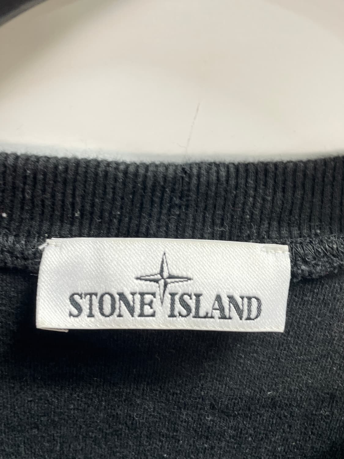 스톤아일랜드 와펜 검정 맨투맨 (on.736) 상품이미지5