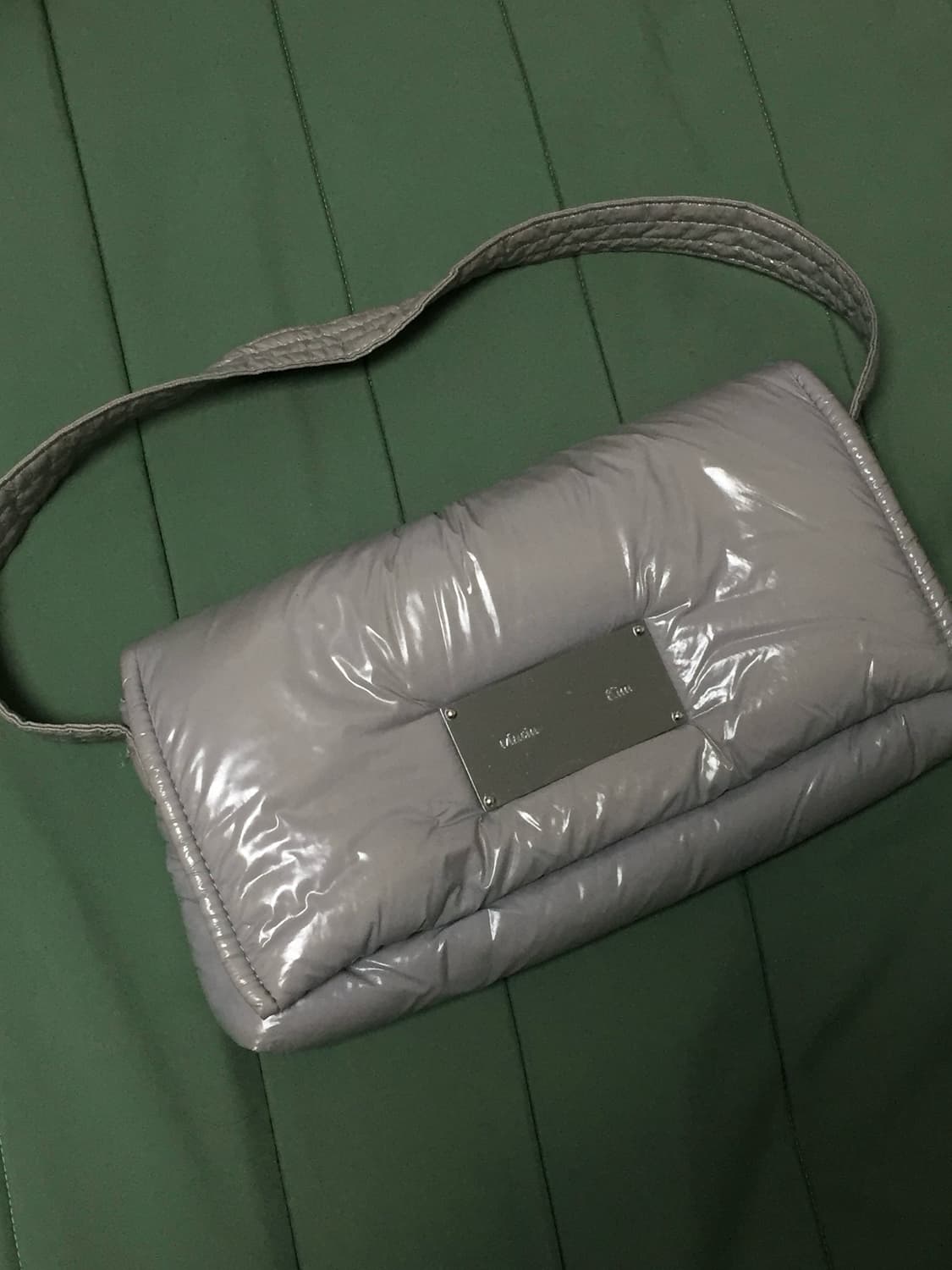 마뗑킴 패딩 숄더백 실버 그레이 상품이미지2