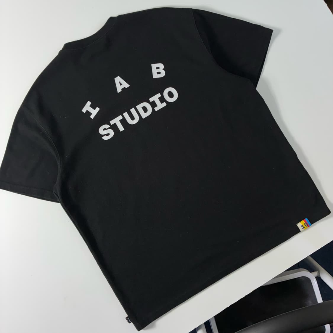 IAB studio  아이앱 스펠아웃 블랙 반팔 티셔츠  상품이미지1