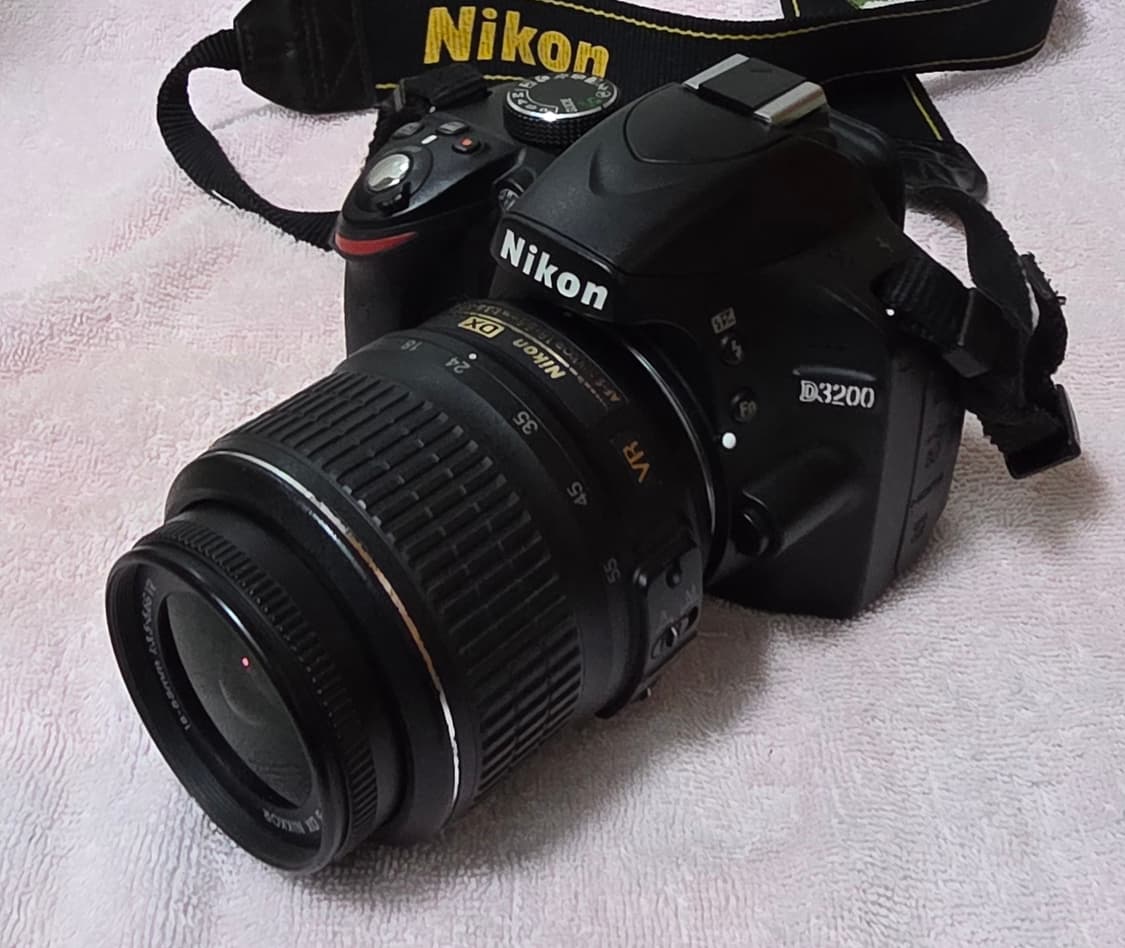 니콘 디지털카메라 D3200 와 18-55mm 렌즈팝니다. 상품이미지1
