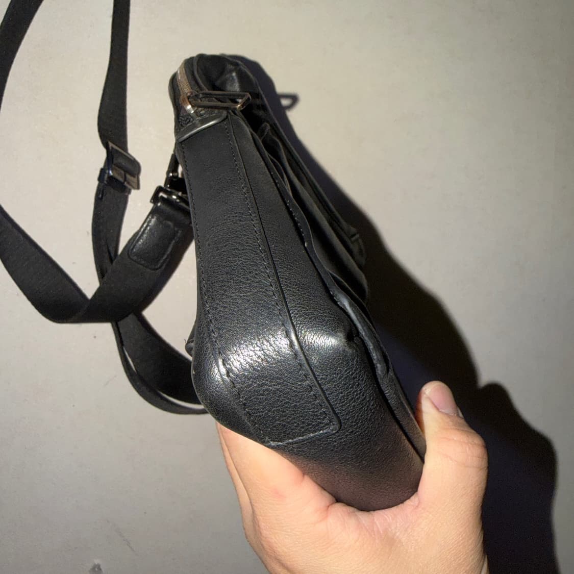 PIQUADRO 피콰도르 남성 레더 크로스백 상품이미지4