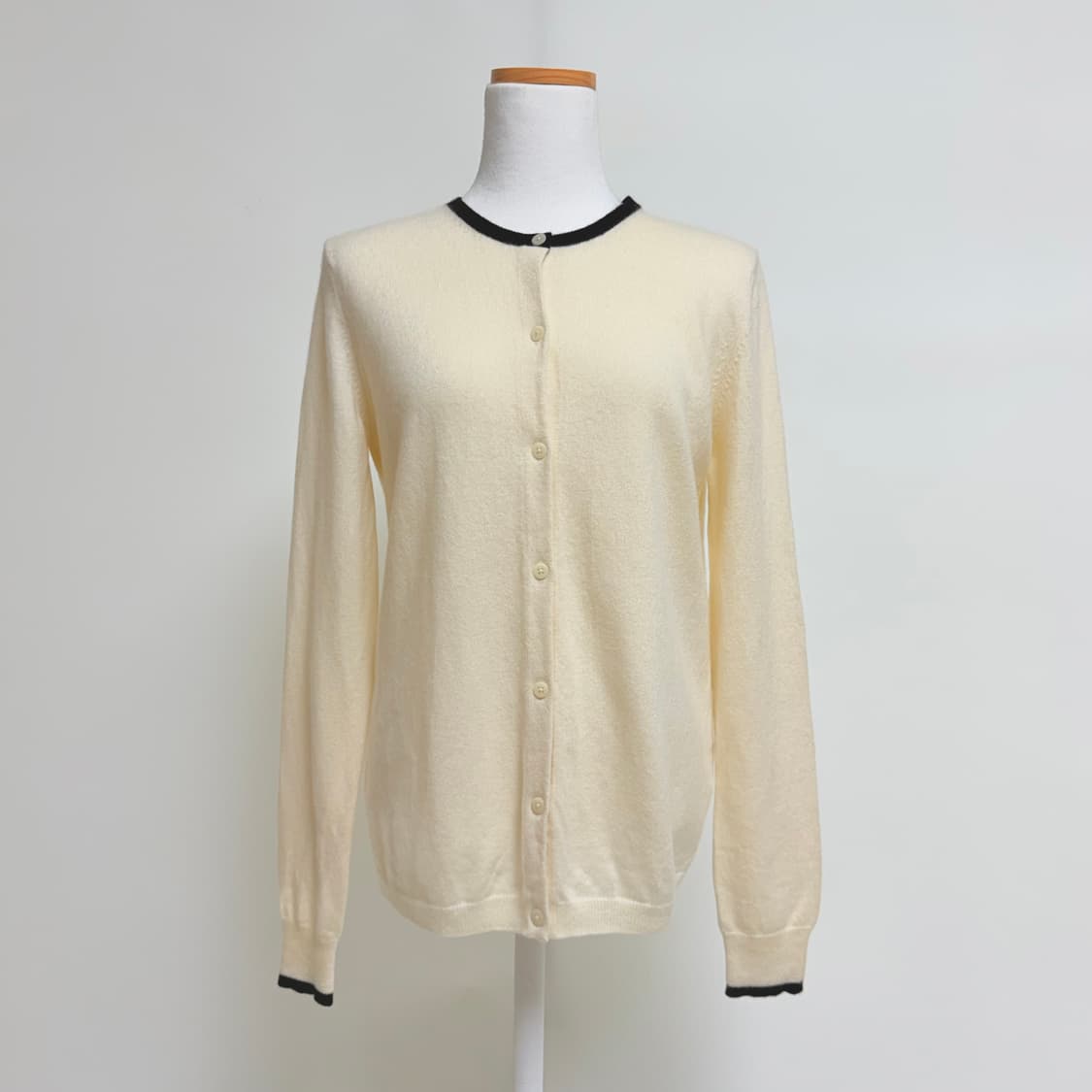 [캐시미어 100%] 유니클로 아이보리 블랙 배색 가디건 L 상품이미지1