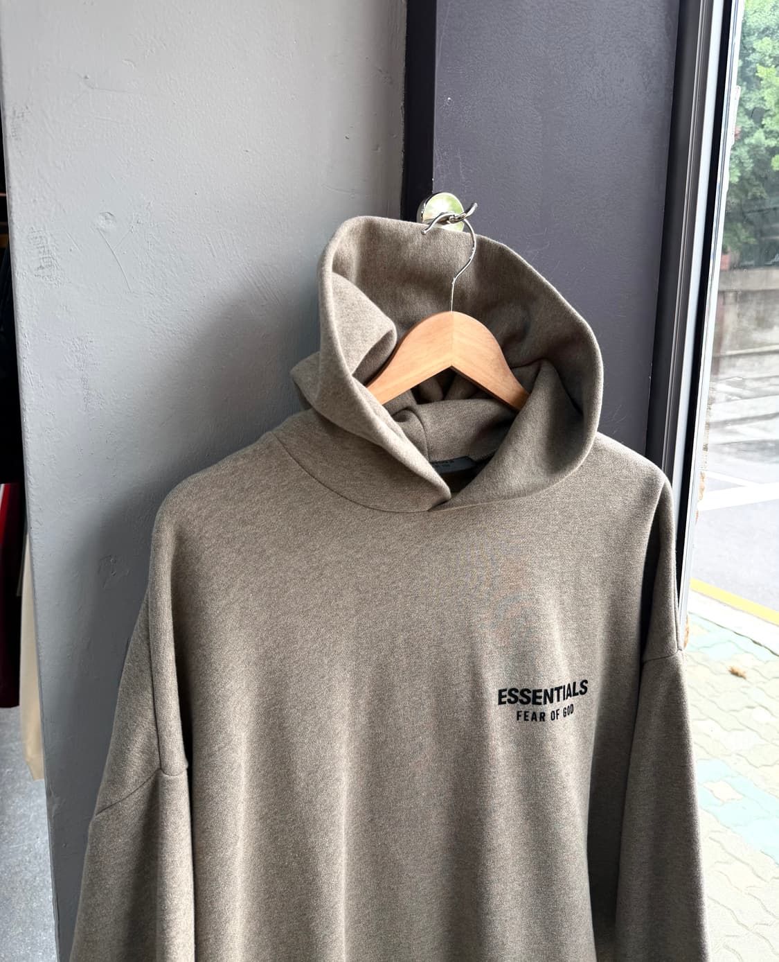 M/ 피어오브갓 에센셜 26FW 로고 후드티 상품이미지4