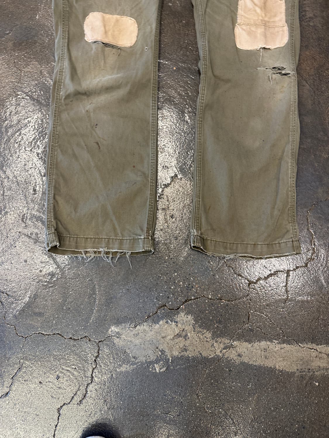 Carhartt 칼하트 데미지드 릴렉스핏 워크팬츠 올리브 32x32 상품이미지5