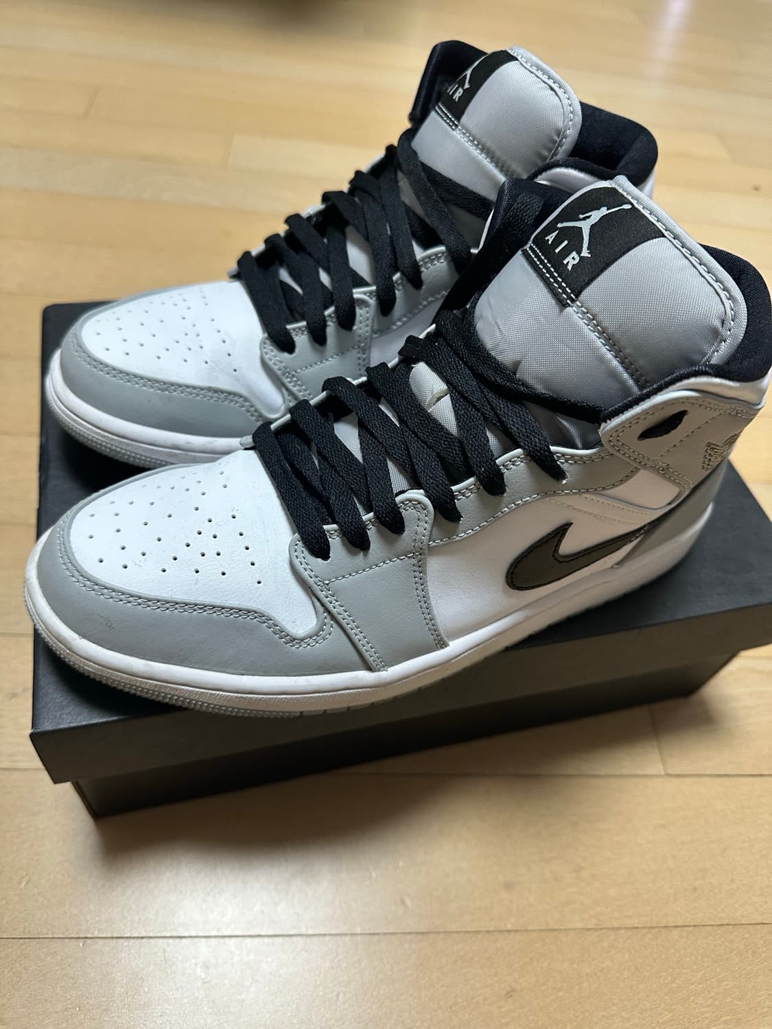 나이키 에어 조던1 미드 스모크 그레이 275 상품이미지1