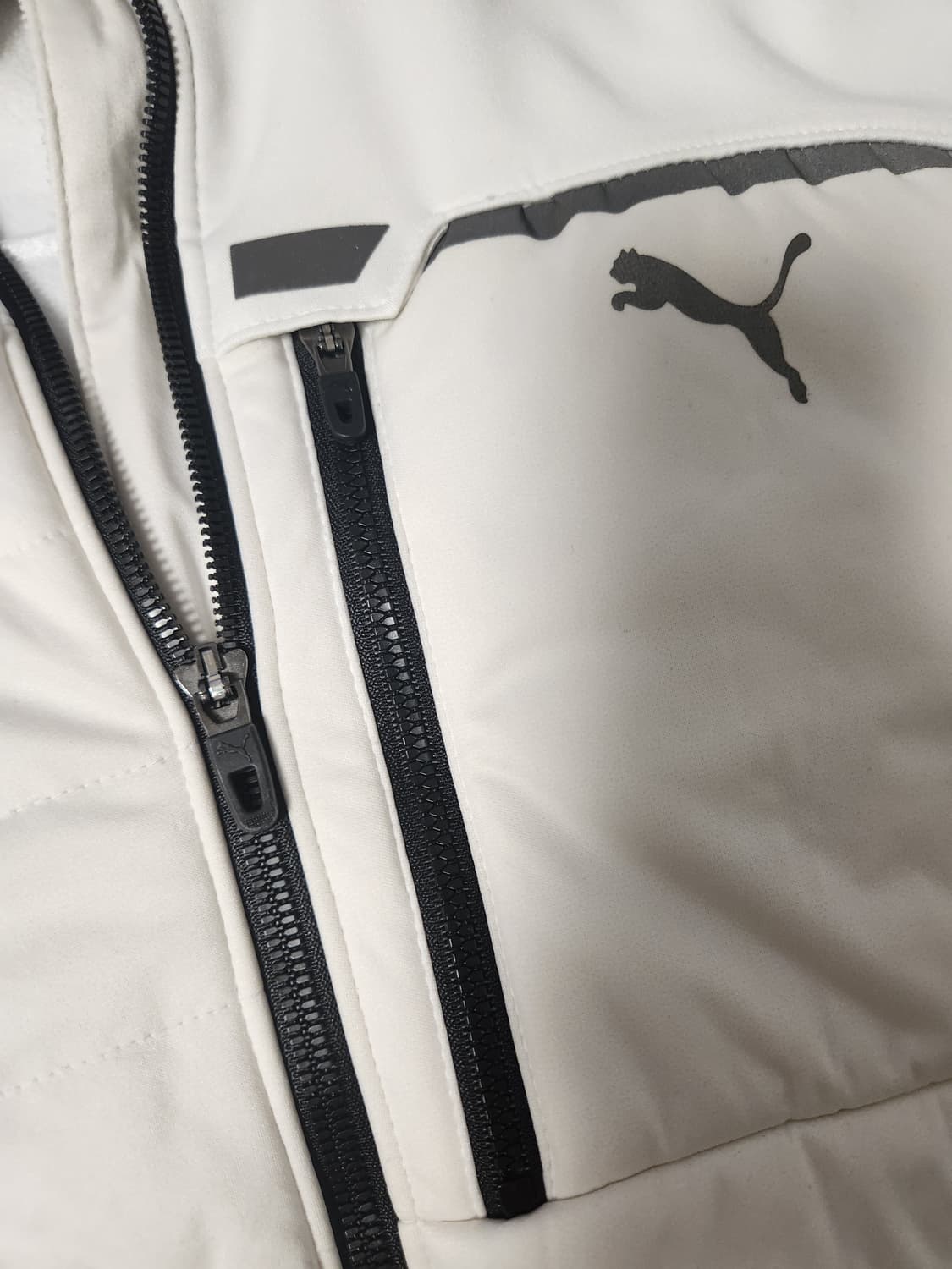 푸마 윈드브레이커 기모 자켓 사이즈L

오염 하자 없이 깨끗해요

겨울  상품이미지5