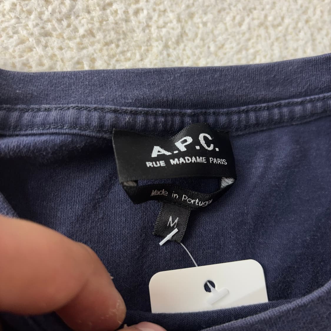 100 APC 아페쎄 자수로고 네이비 반팔 티셔츠 상품이미지3
