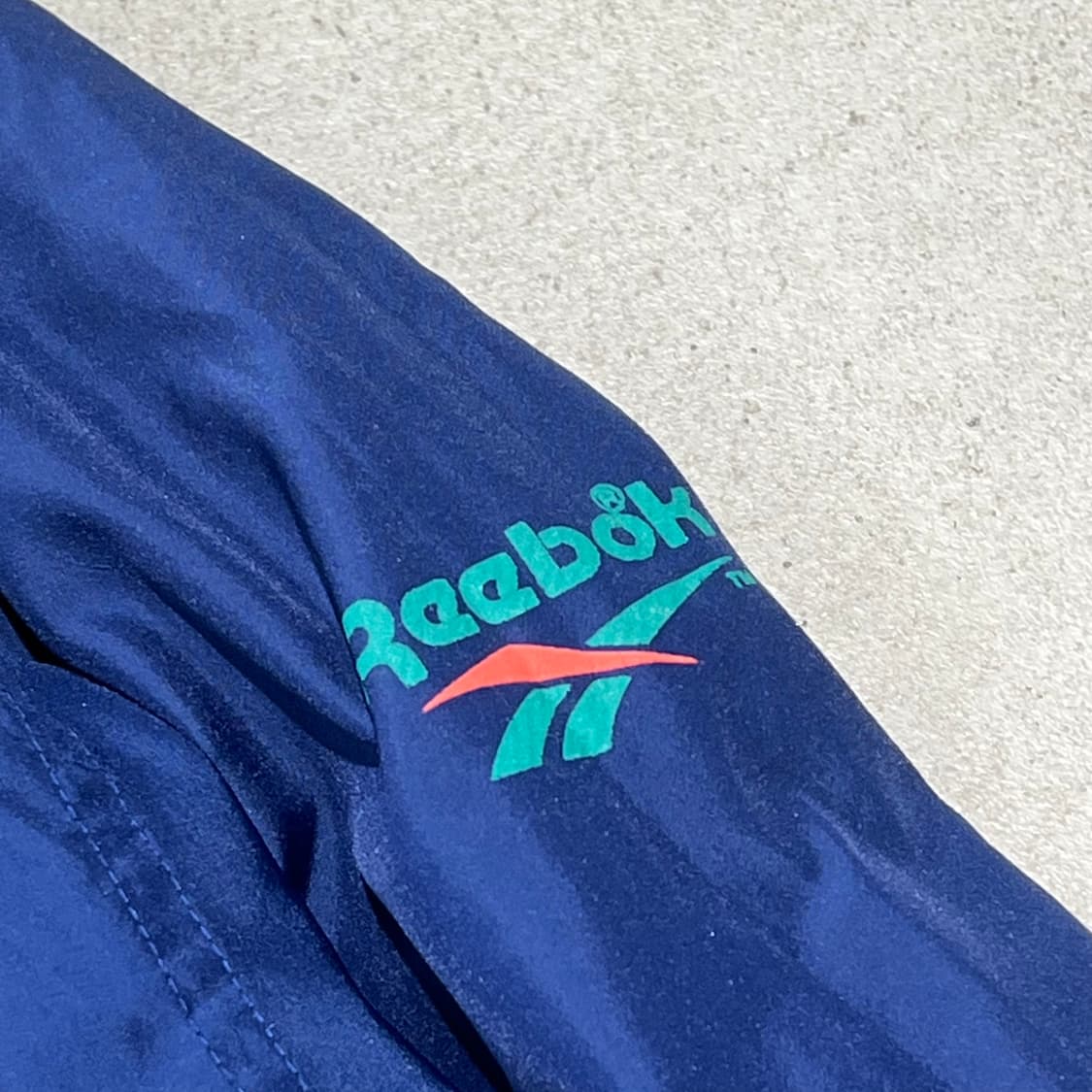 리복 그래픽 윈드브레이커 s10532 상품이미지6