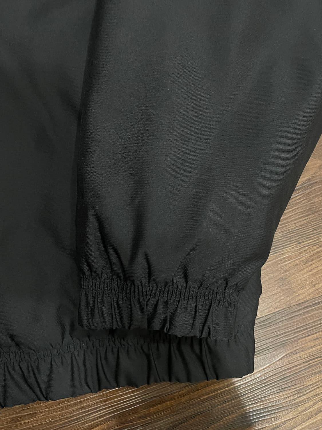 나이키 NRG 솔로 스우시 사틴 봄버 자켓 블랙 블리치드 코랄 상품이미지4