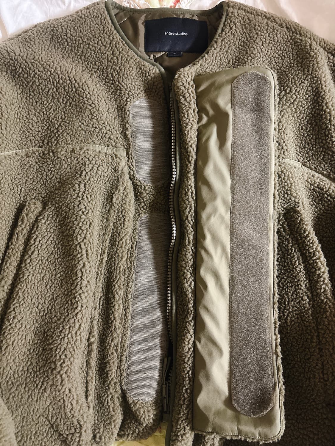 엔타이어 스튜디오 카키 플러피 자켓 상품이미지3