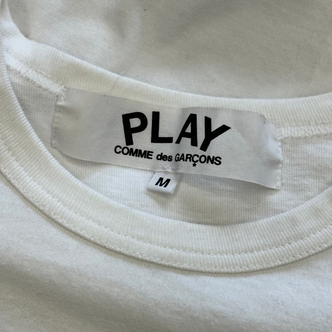 M 꼼데가르송 레드하트와펜 화이트 반팔 티셔츠 상품이미지4