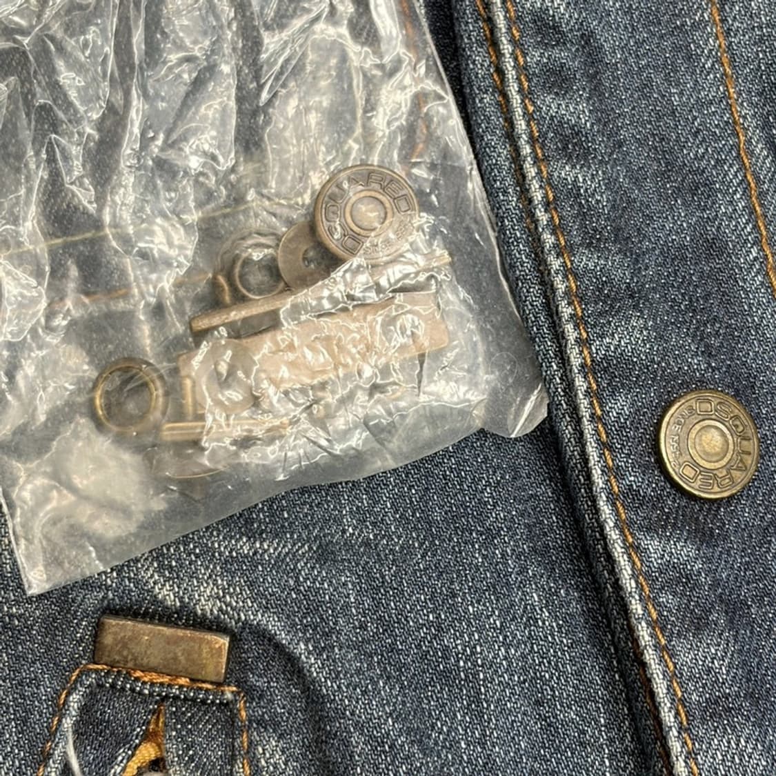 DSQUARED2 포니헤어 카라 크롭 클래식 데님자켓 38 상품이미지5