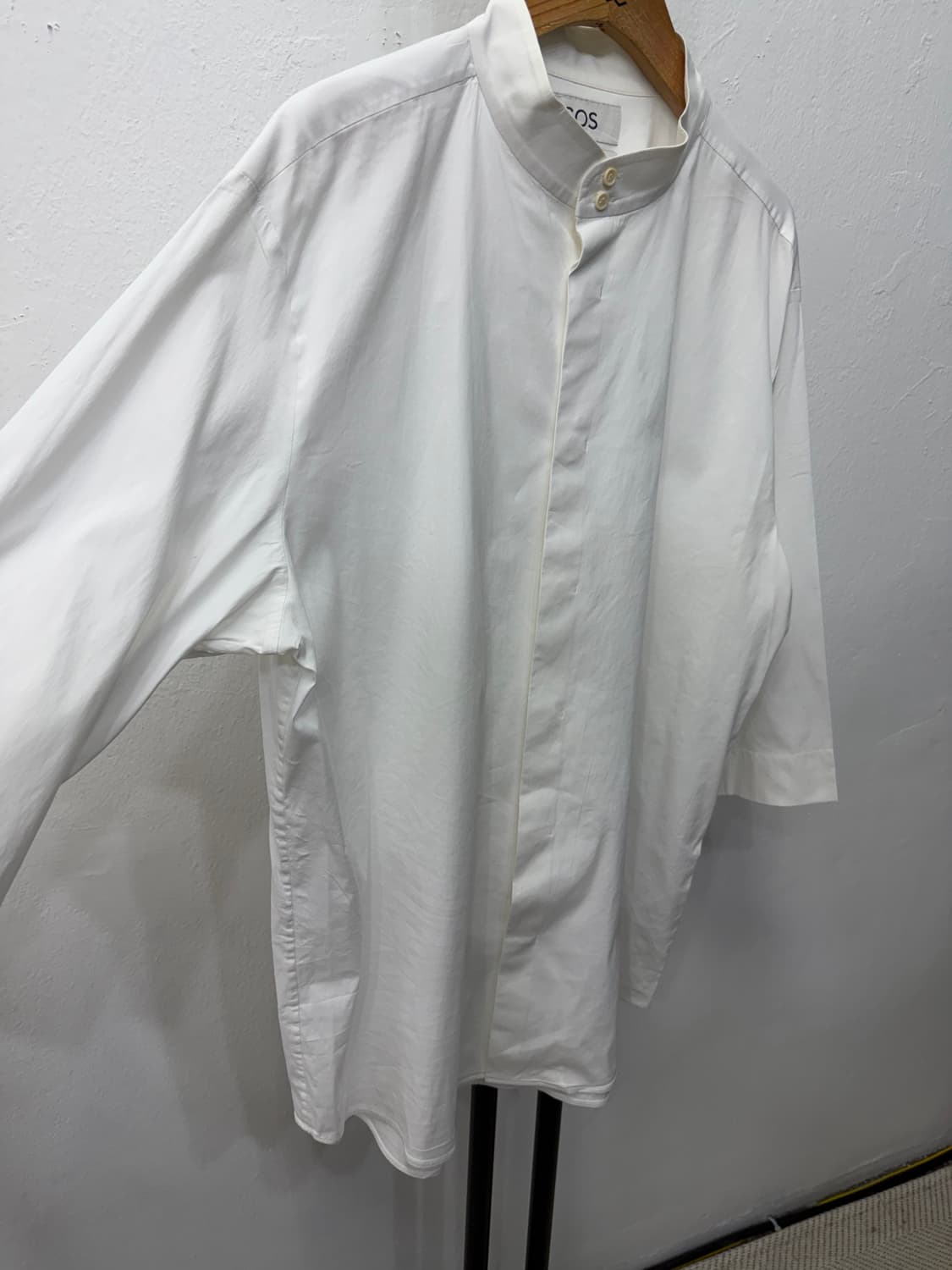 정품) COS 코스 남성 화이트 칠부셔츠 L 상품이미지2