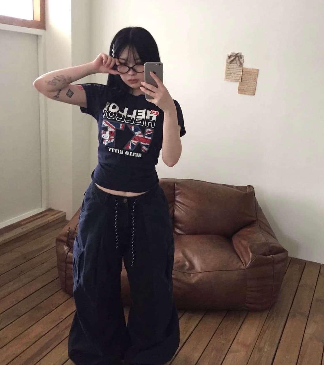 헬로키티 네이비 딱붙 런던 대대장 반팔티 상품이미지2