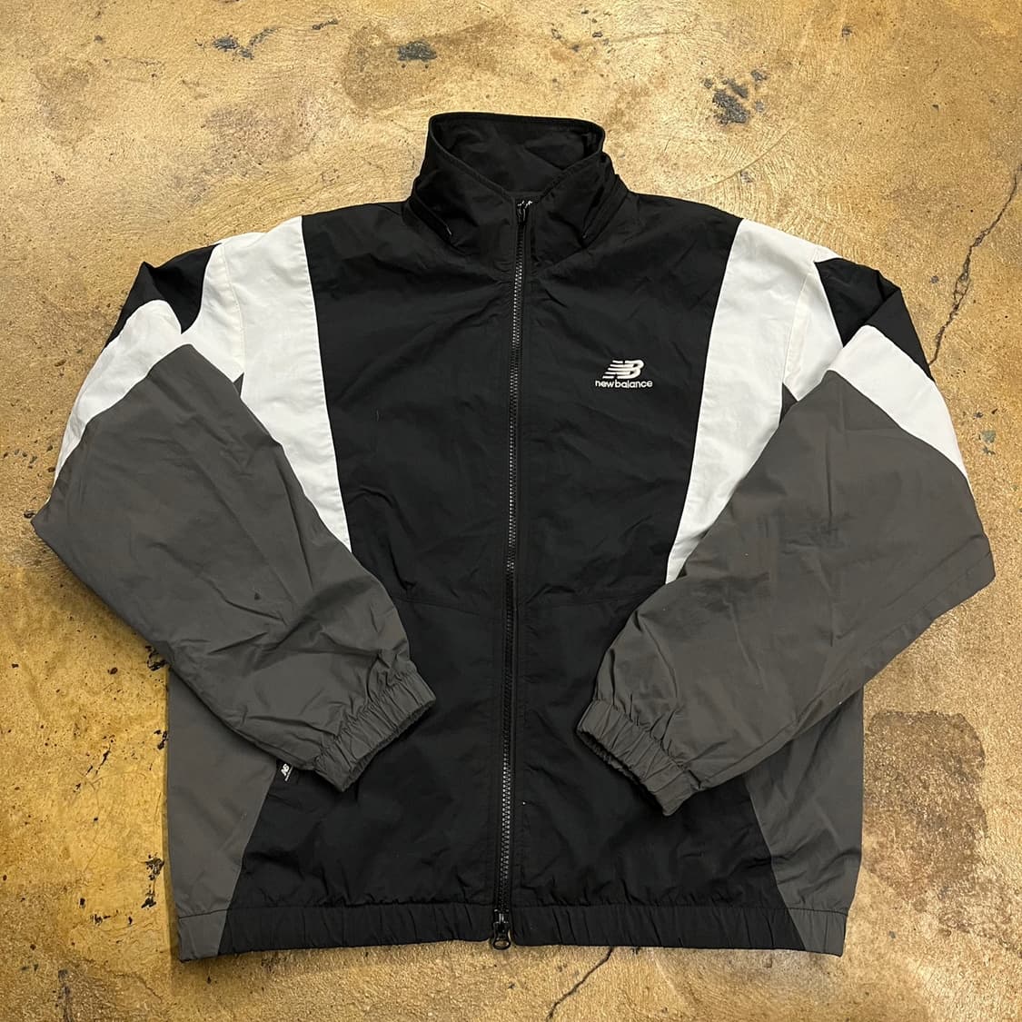 [정품/S] 뉴발란스 블랙 화이트 바람막이 자켓 b8 상품이미지2
