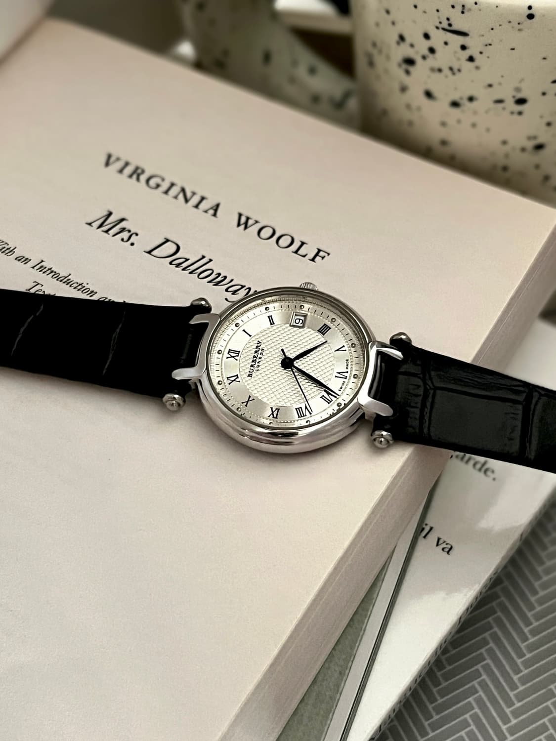 버버리 실버 라운드 시계 (32mm) / 케어 상품이미지1