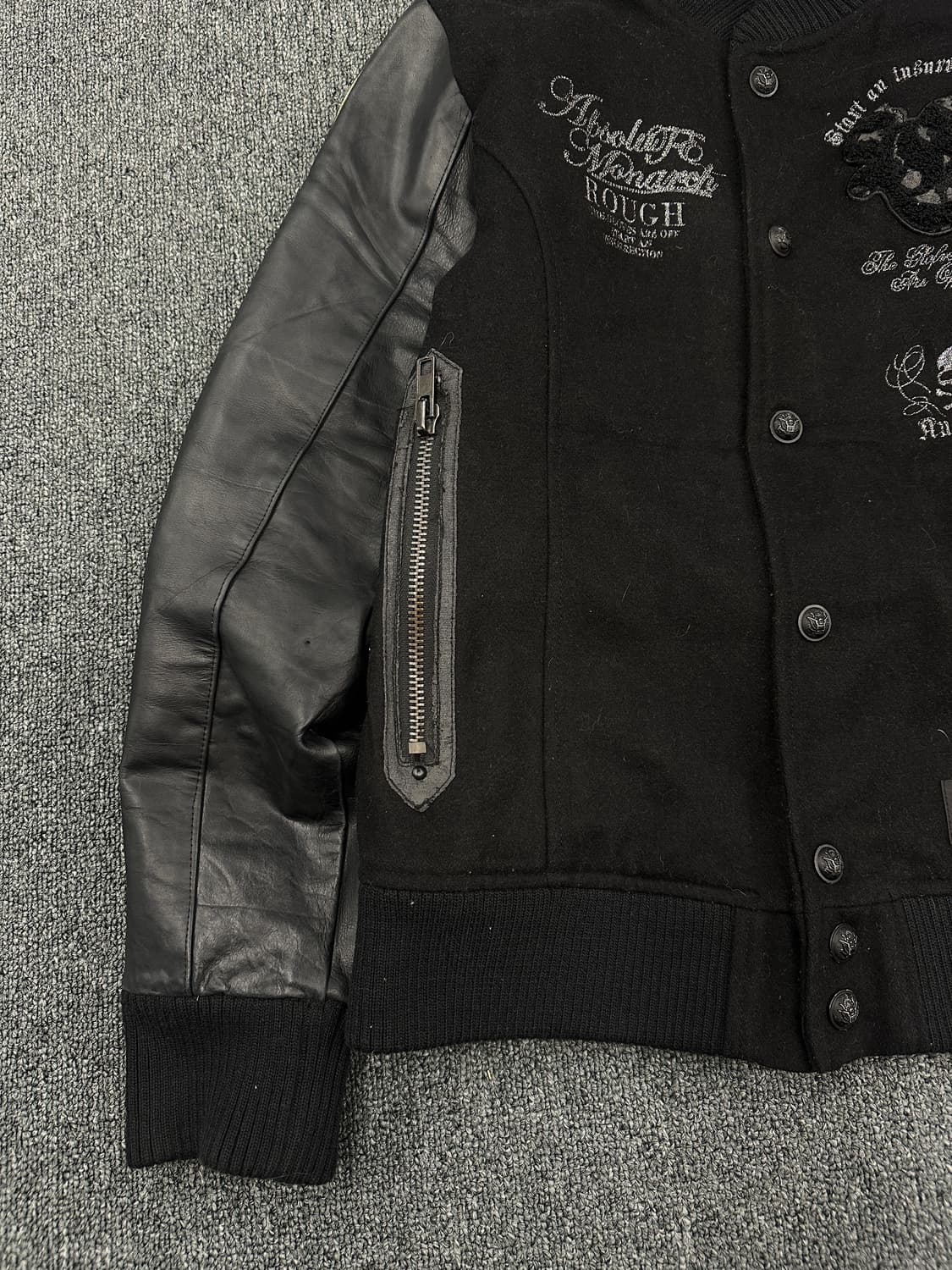 2) LAGUST 스컬 자수 블랙 바시티 자켓  상품이미지4