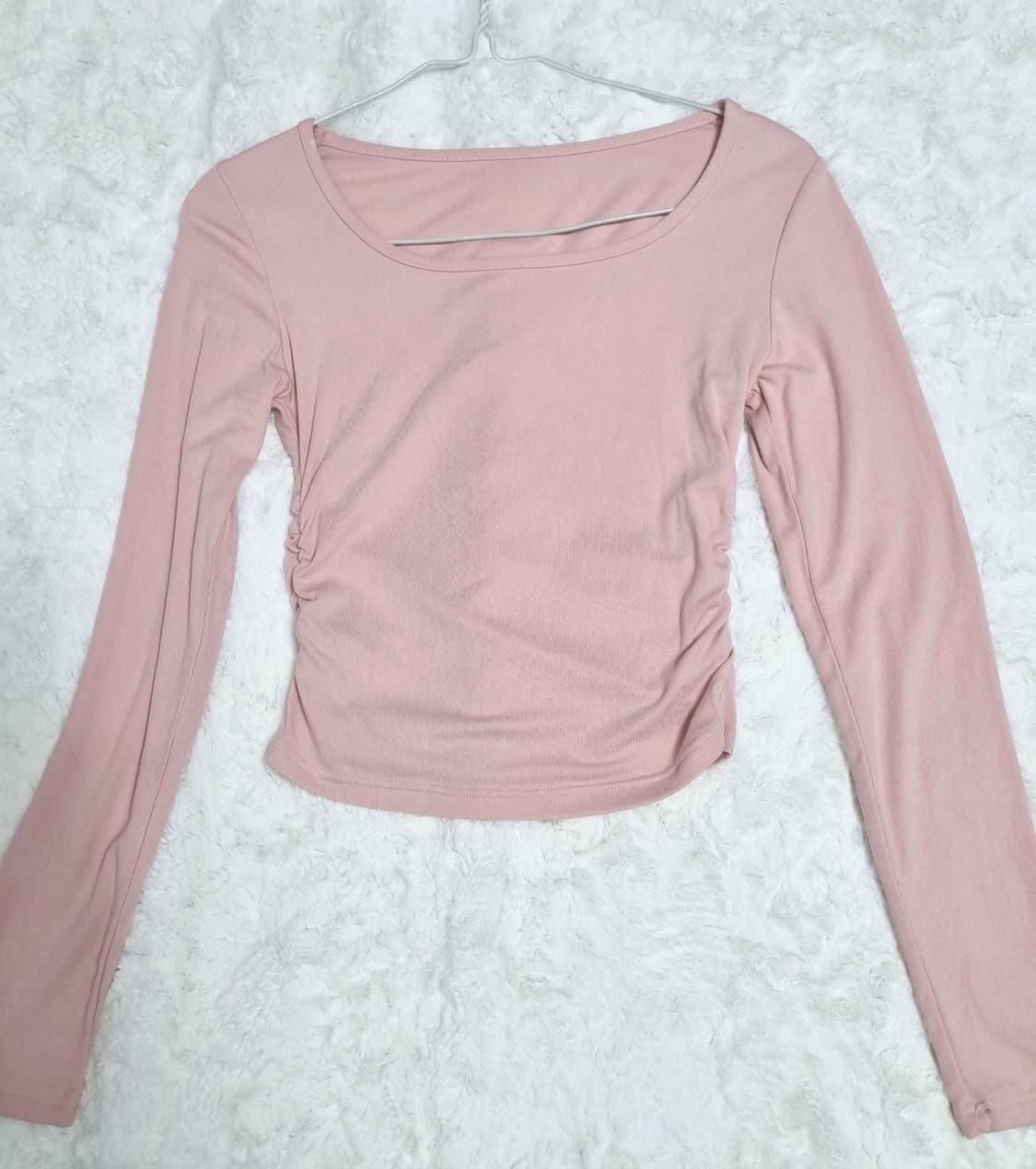 핑크색 셔링 긴팔 크롭티 에이블리 기본템 상품이미지1