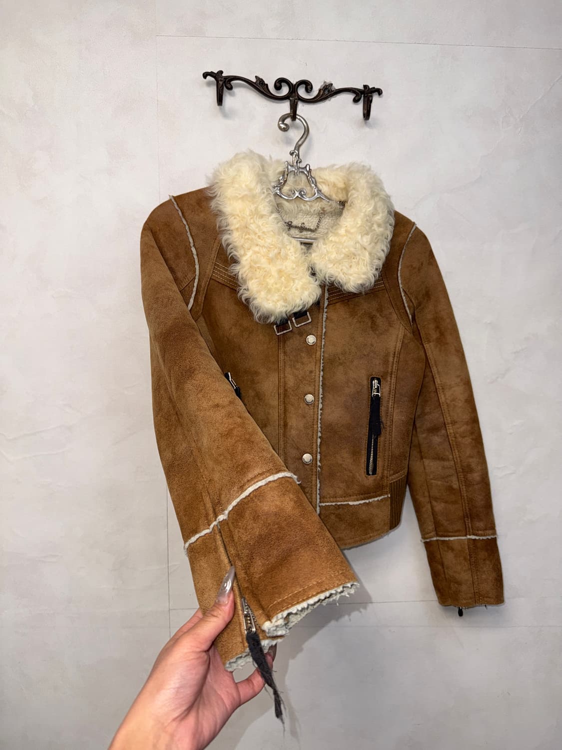 Guess tie dye lamb fur buckle mustang 상품이미지2